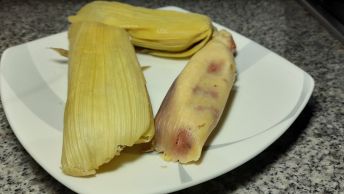 Envueltos de mazorca rellenos de cuajada y bocadillo